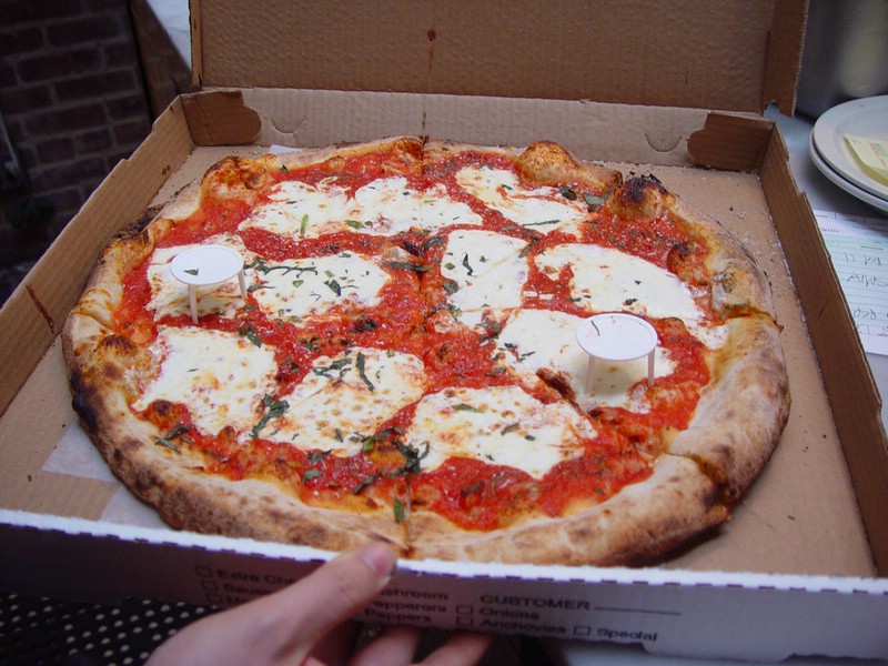 19-lombardispizza.jpg