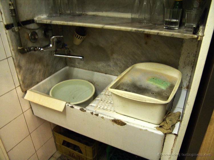 20-dishwashing station.jpg