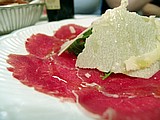 10-carpaccio di filetto con grana e rucola.jpg