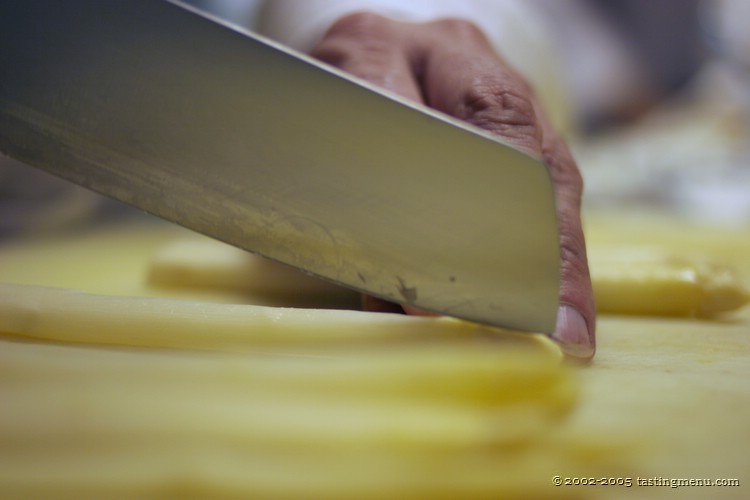 05-slicing the asparagus.jpg