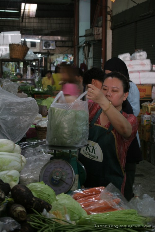 07 bagging produce.jpg