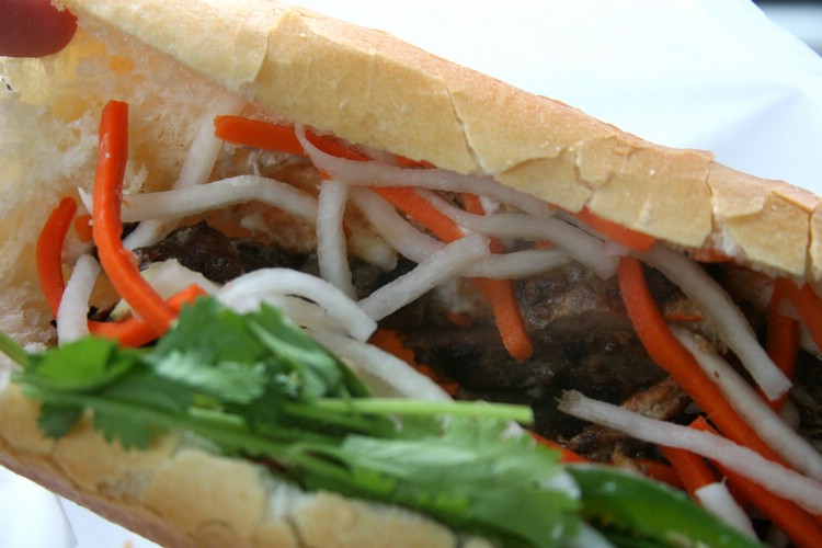 25 banh mi thit nuong.jpg